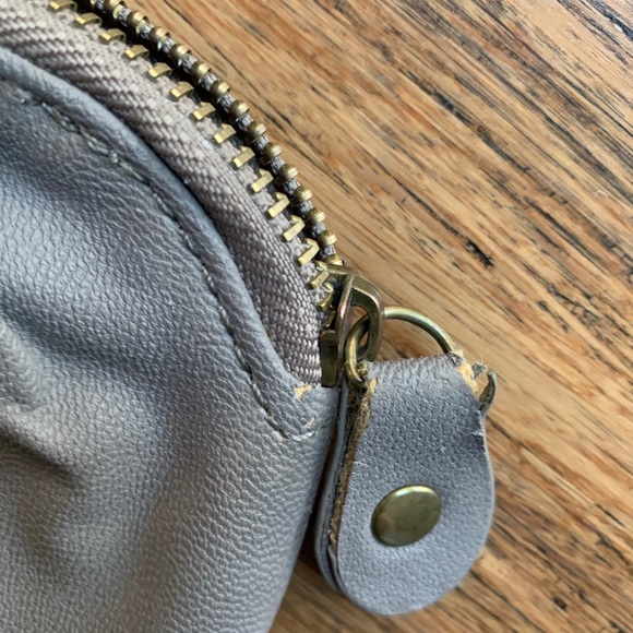 🌿 2/ $22 🌿 Deena and Ozzy Vegan leather clutch - Picture 2 of 4